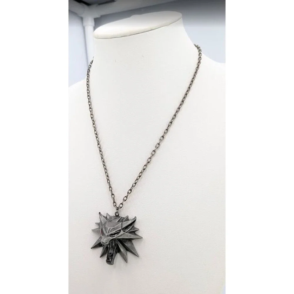 The Witcher Wolf Head Medallion Pendant Necklace Silver Tone Cosplay 20 Inches